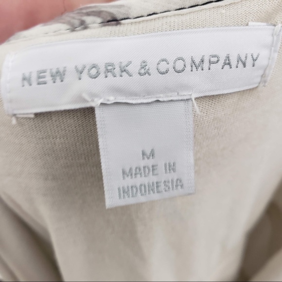 🖤 5/$25 New York & Company ruffled tank top - Picture 7 of 7